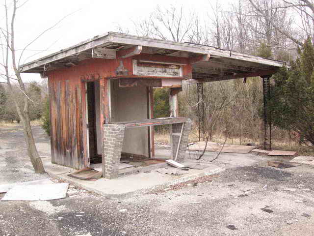 Lake Drive-In - 2006 Photo (newer photo)